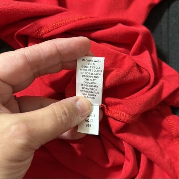 cable & gauge L Red Black Faux Leather Trim Crew Lightweight Quarter Sleeve Top - Picture 13 of 14